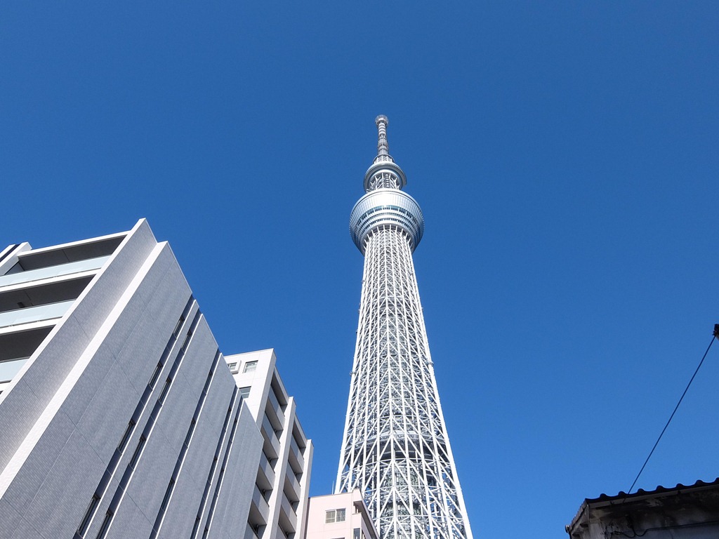 青空に映えるスカイツリー